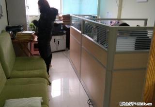 帝王广场 办公楼 带办公桌椅 电器 现场拍的图片半年起租 - 永州28生活网 yongzhou.28life.net